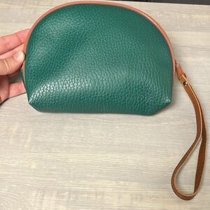 Green wristlet with matching pouches